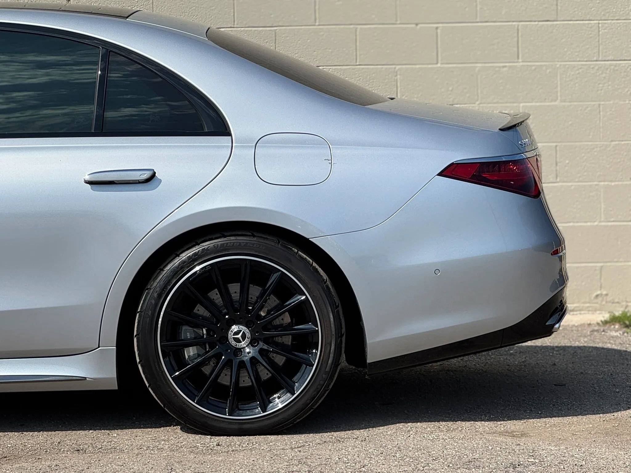 Used 2023 Mercedes-Benz S 580e 4MATIC Sedan w/ AMG Line image 4