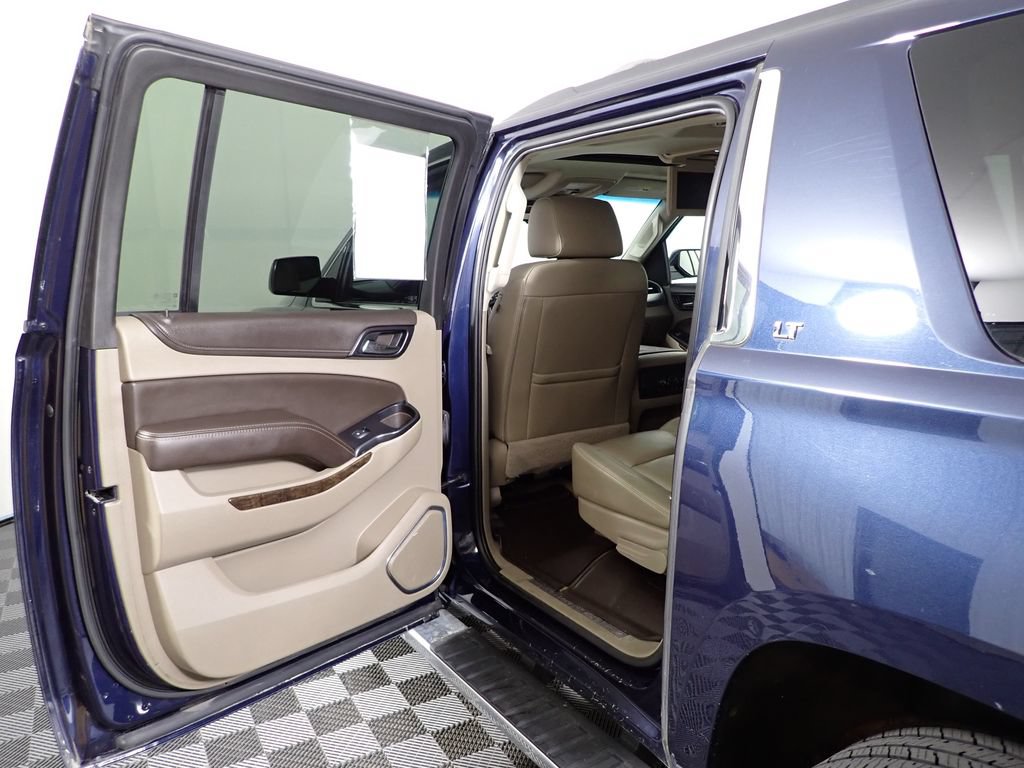 Used 2018 Chevrolet Suburban LT w/ LT Signature Package AWD/4WD image 34