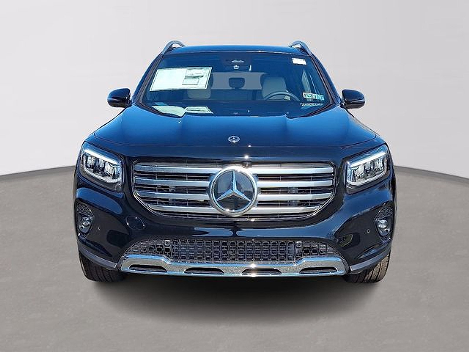 Used 2026 Mercedes-Benz GLB 250 4MATIC image 2