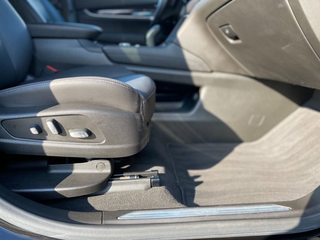 Used 2025 Cadillac XT5 Premium Luxury image 11