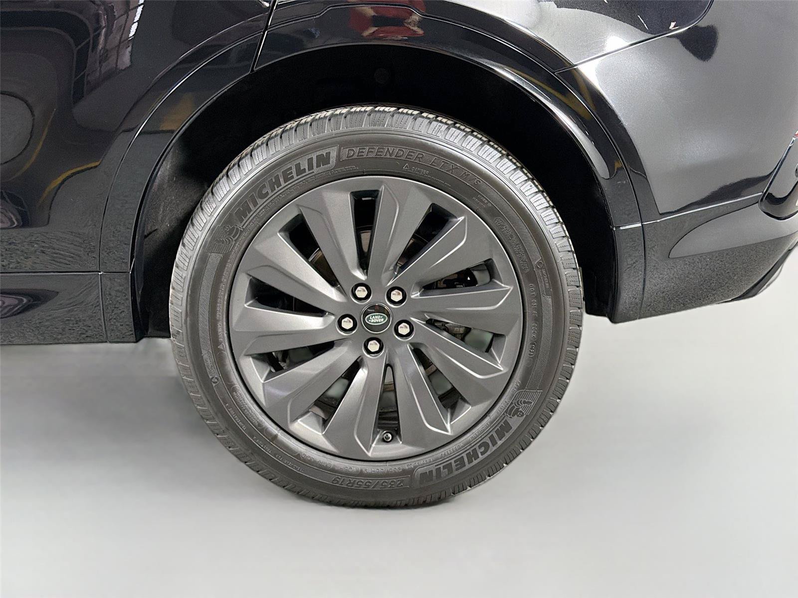 Used 2020 Land Rover Discovery Sport SE R-Dynamic AWD/4WD image 29