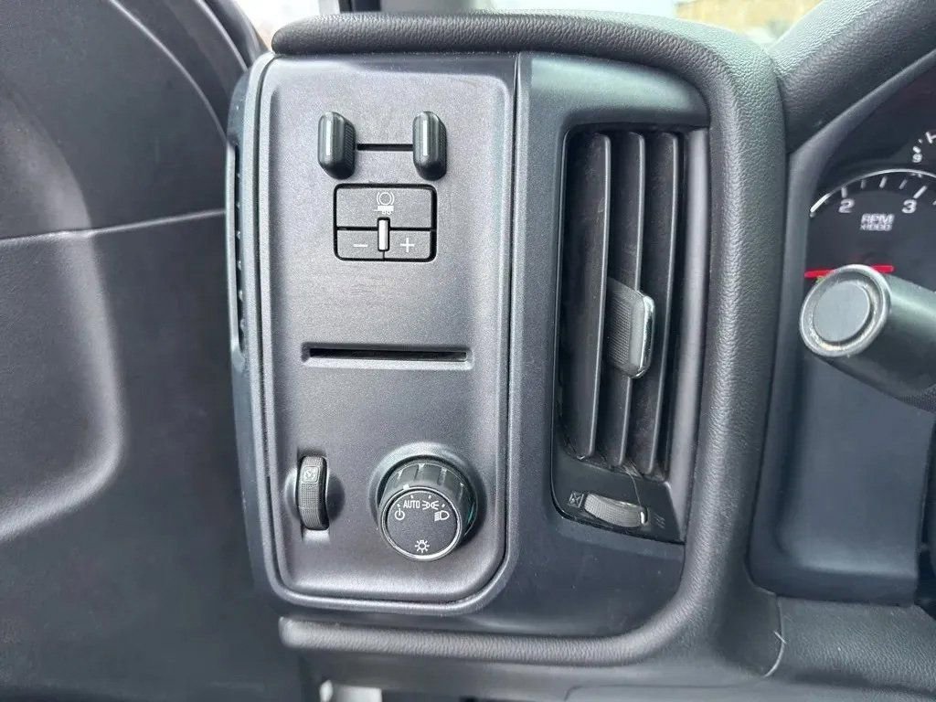 Used 2018 Chevrolet Silverado 2500 W/T w/ Snow Plow Prep Package image 18