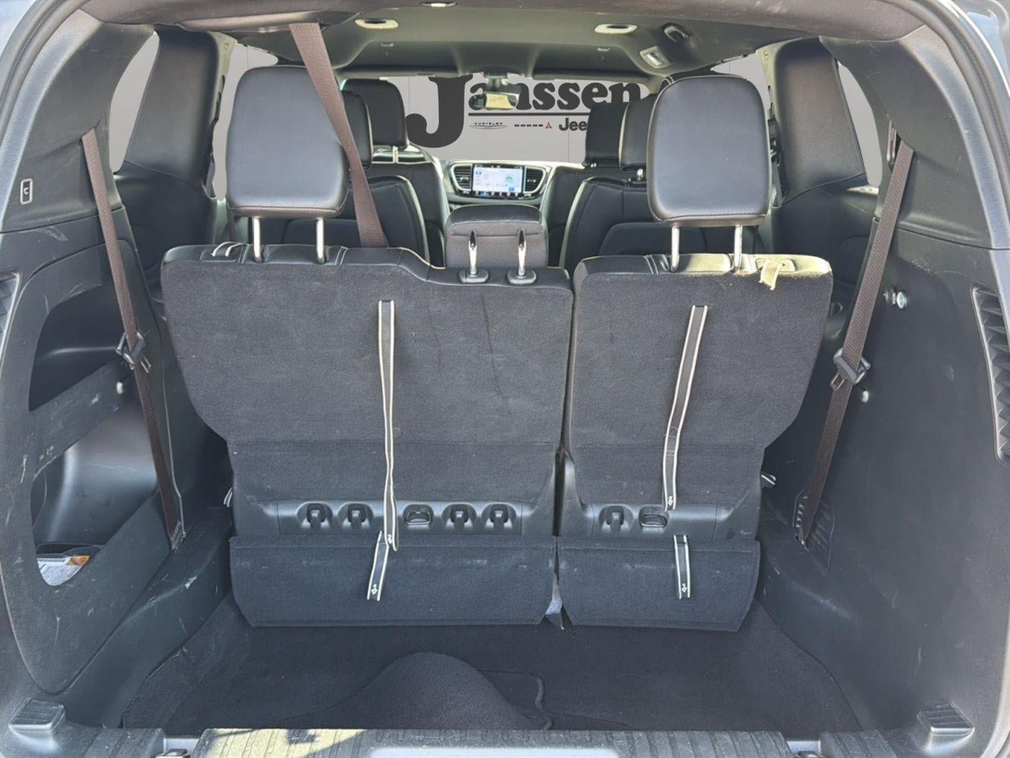Used 2025 Chrysler Pacifica Select FWD image 36