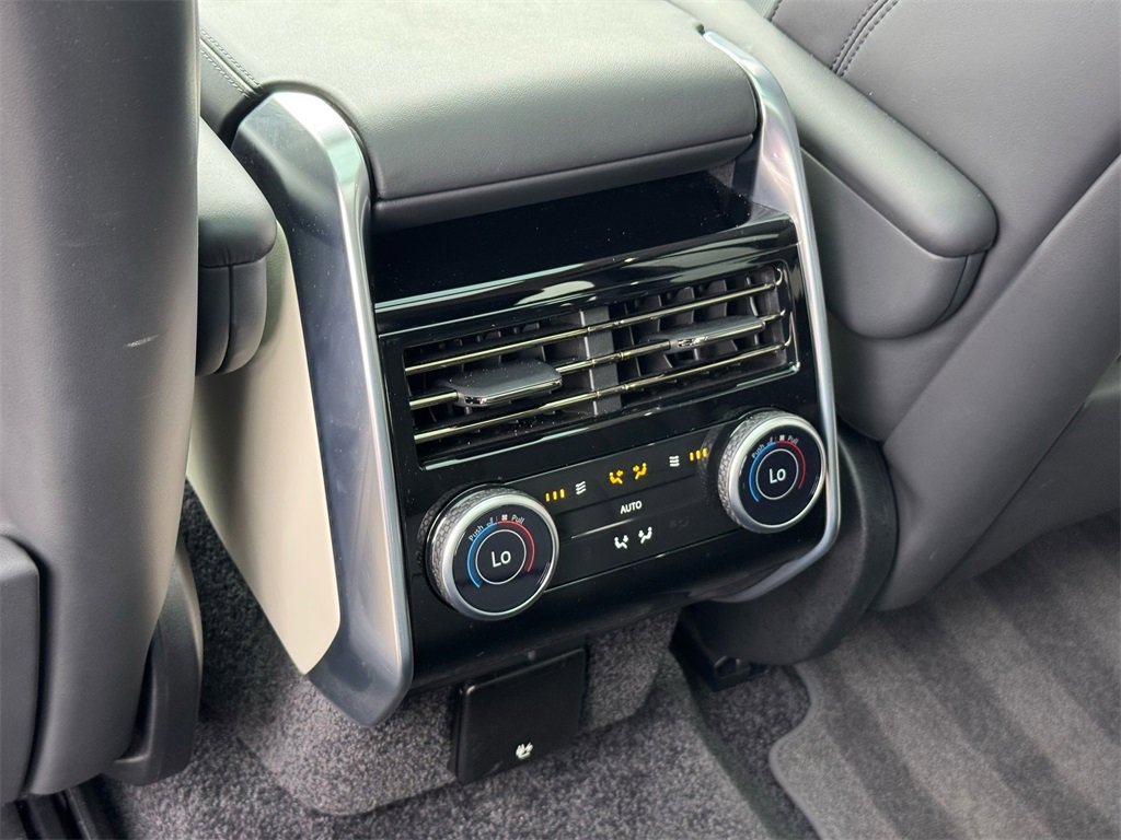 Used 2024 Land Rover Range Rover Long Wheelbase SE image 44