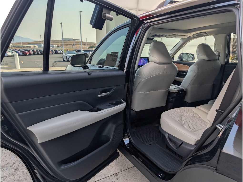 New 2026 Toyota Grand Highlander Limited image 14
