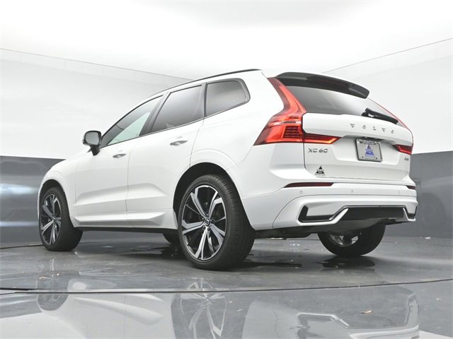 Used 2022 Volvo XC60 B6 R-Design w/ Protection Package Premier image 40