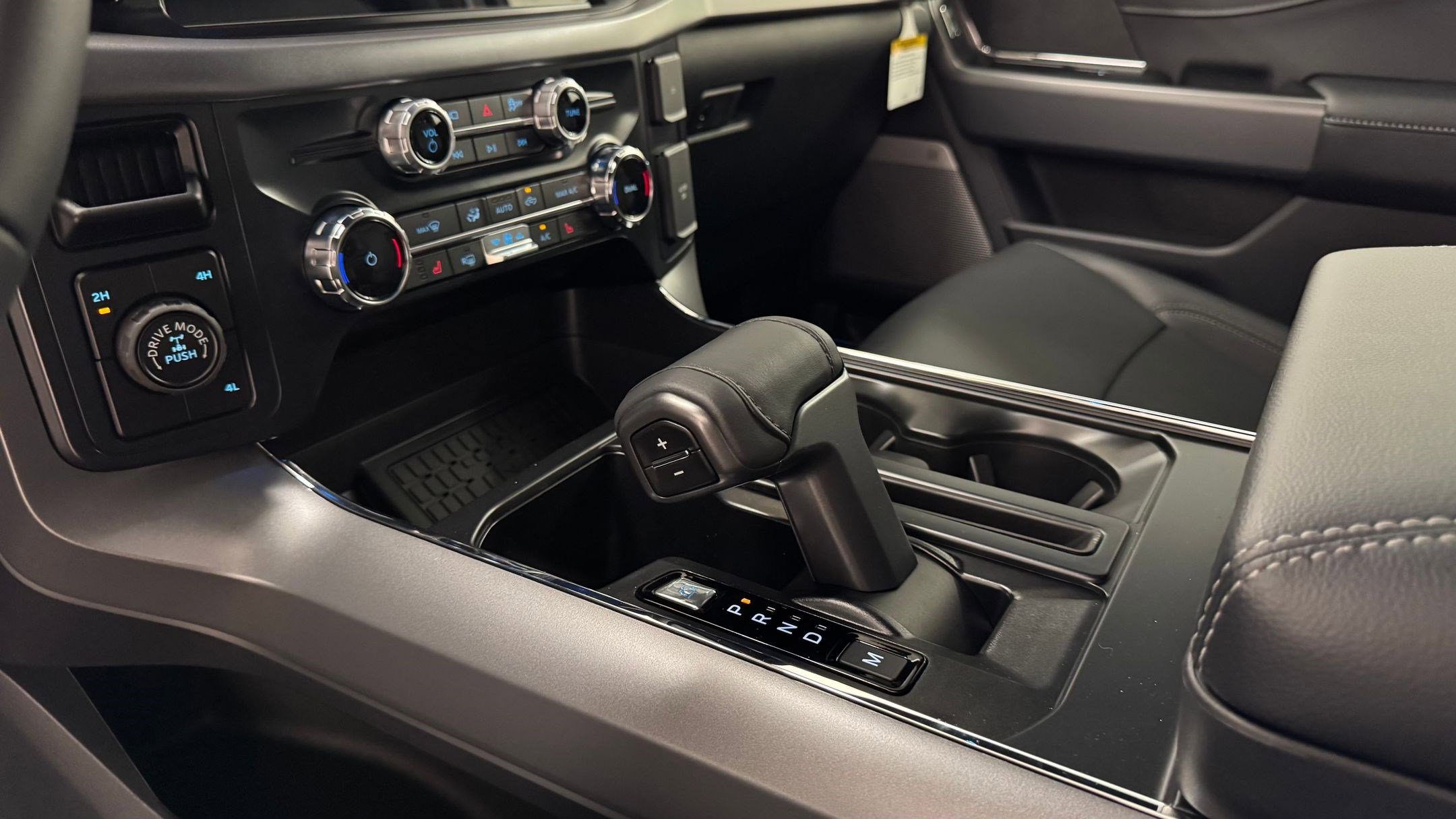 New 2025 Ford F150 XLT w/ Equipment Group 303A High image 18