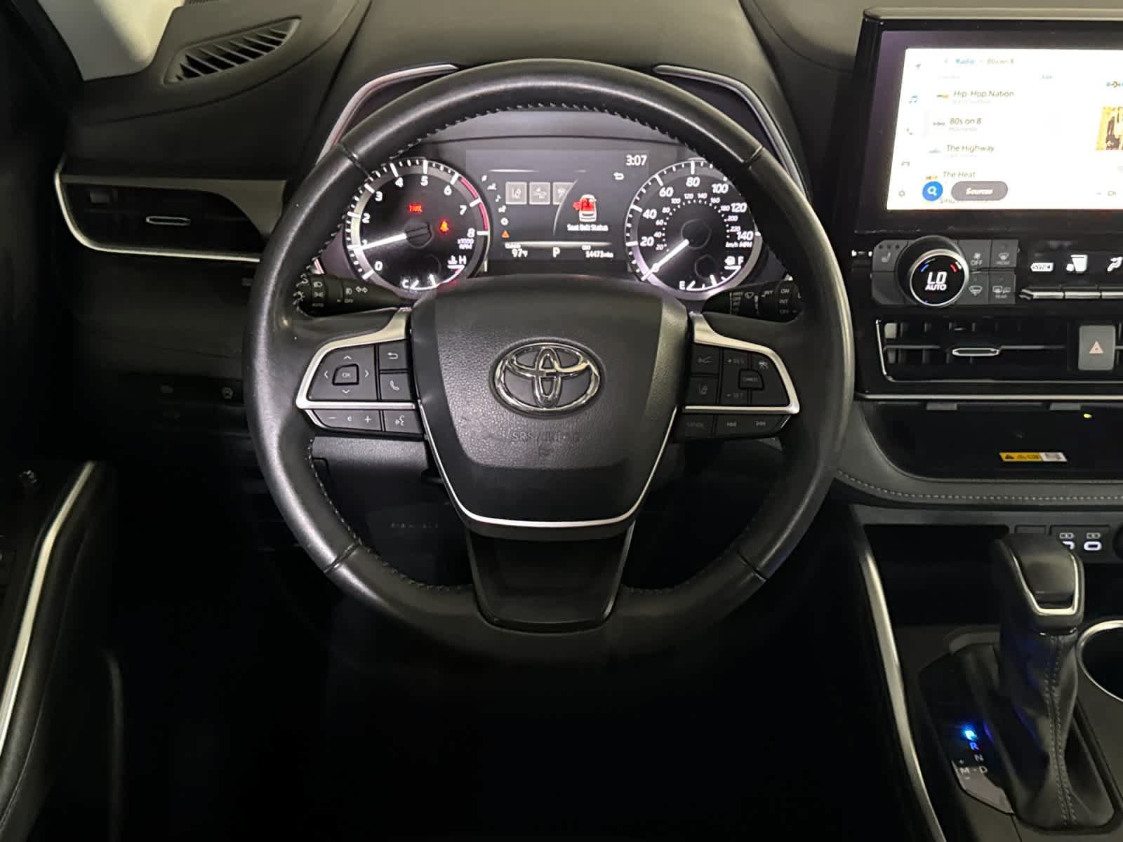 Used 2023 Toyota Highlander XLE FWD image 15