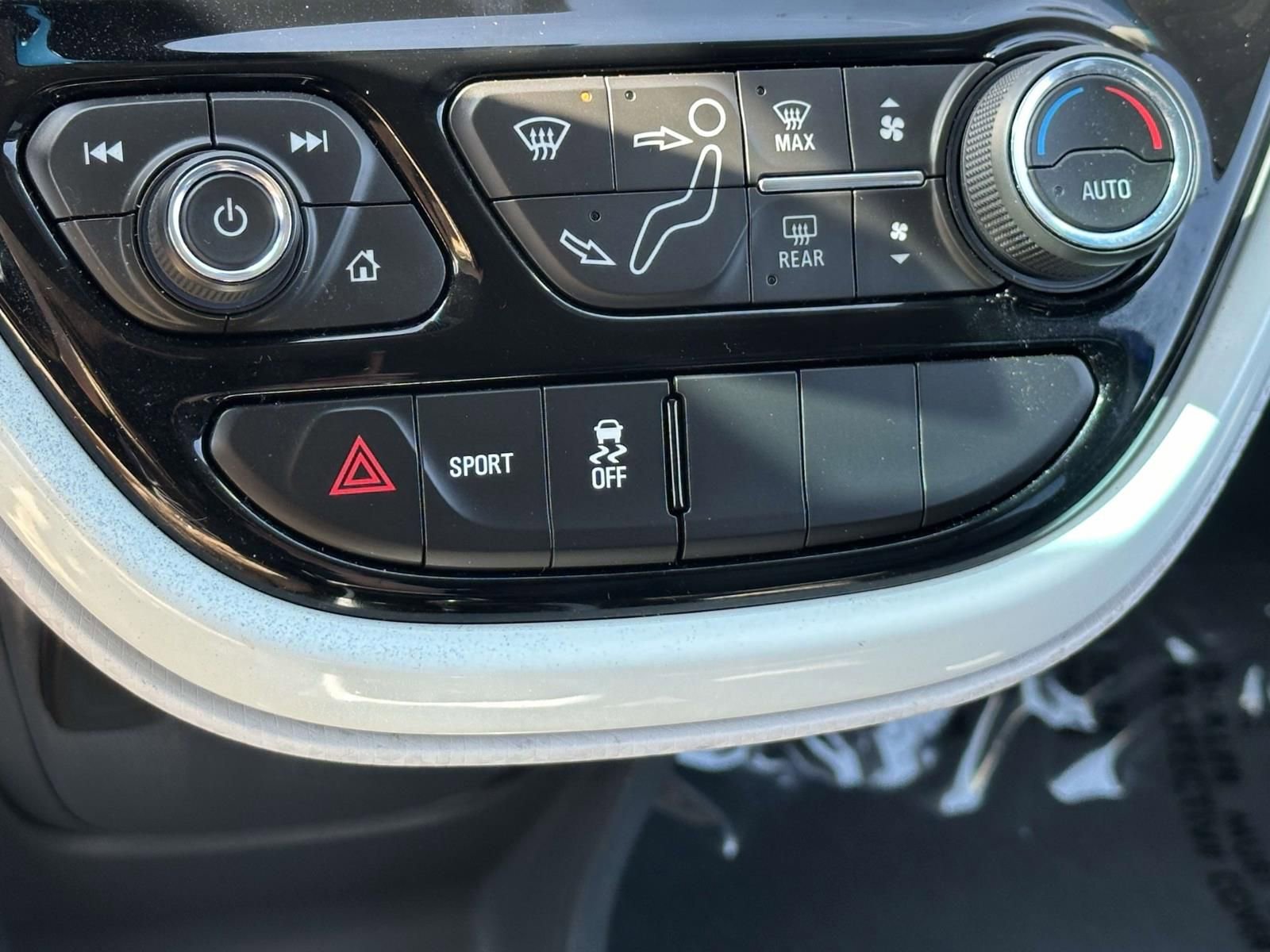 Certified 2020 Chevrolet Bolt Premier w/ Infotainment Package image 12