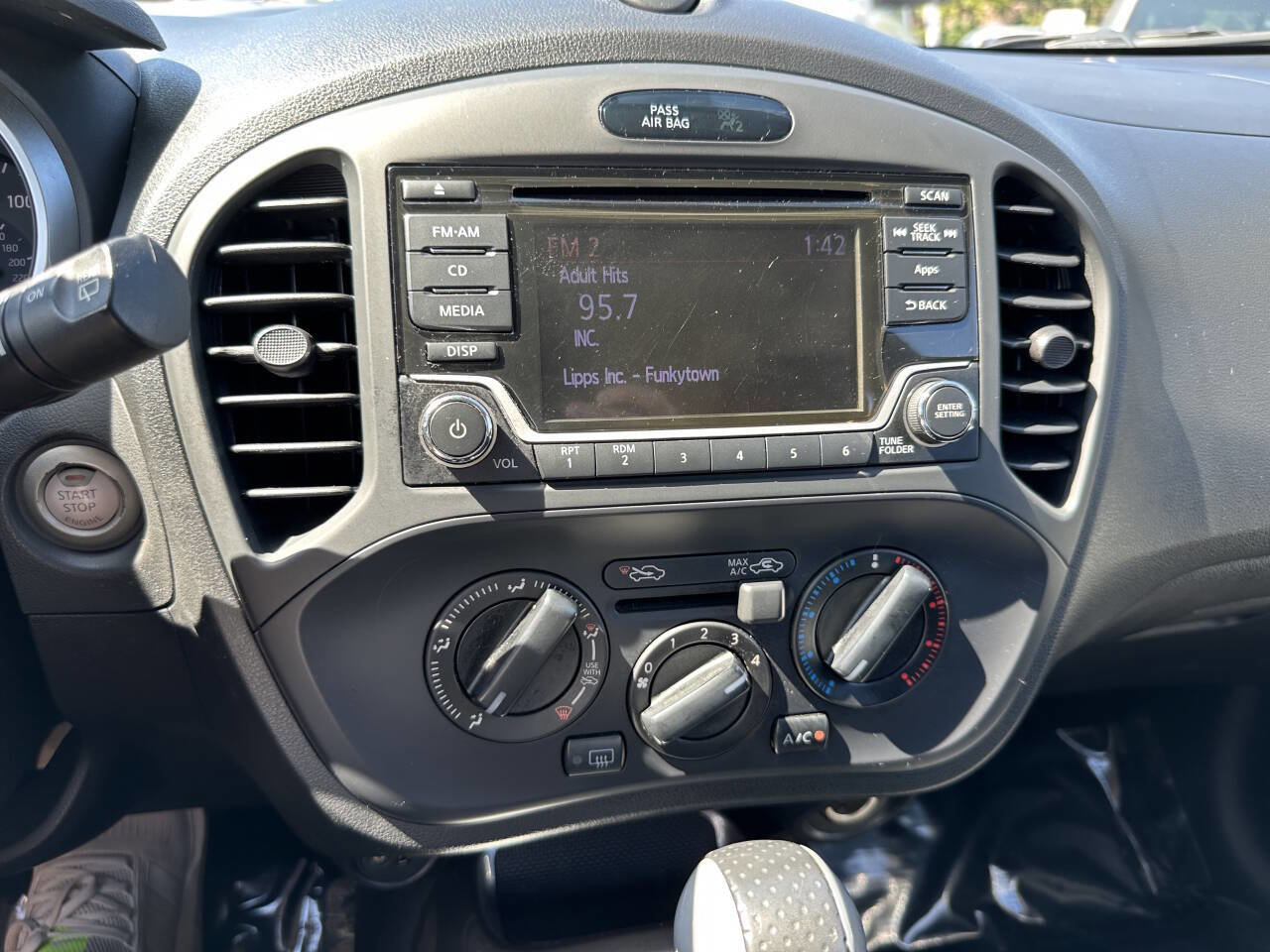 Used 2015 Nissan Juke S image 19