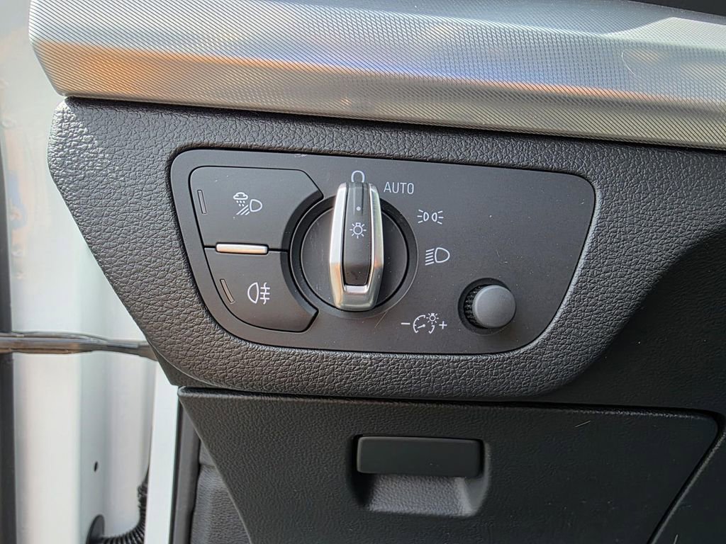 Used 2025 Audi Q5 2.0T Premium image 13