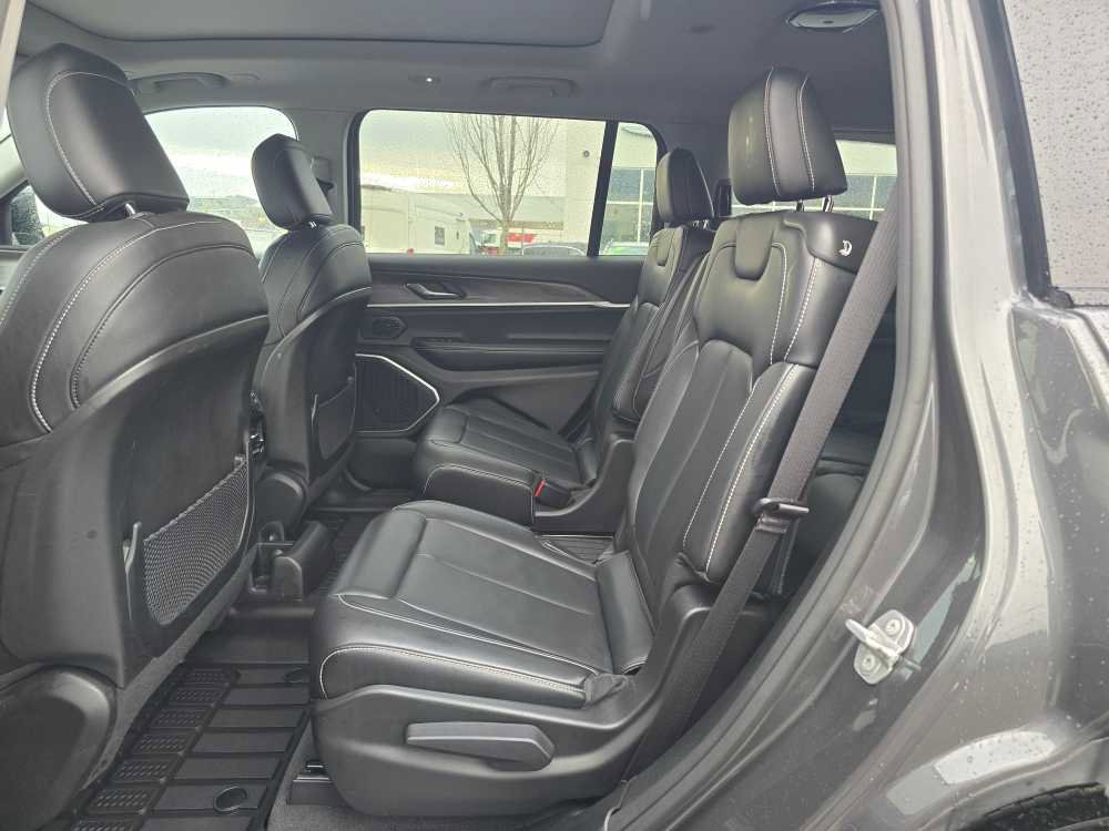 Used 2022 Jeep Grand Cherokee L Limited image 16
