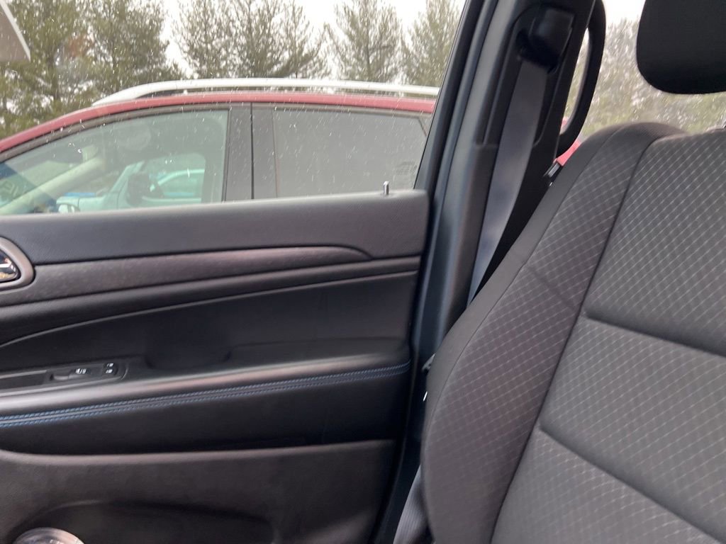 Used 2018 Jeep Grand Cherokee Laredo image 17