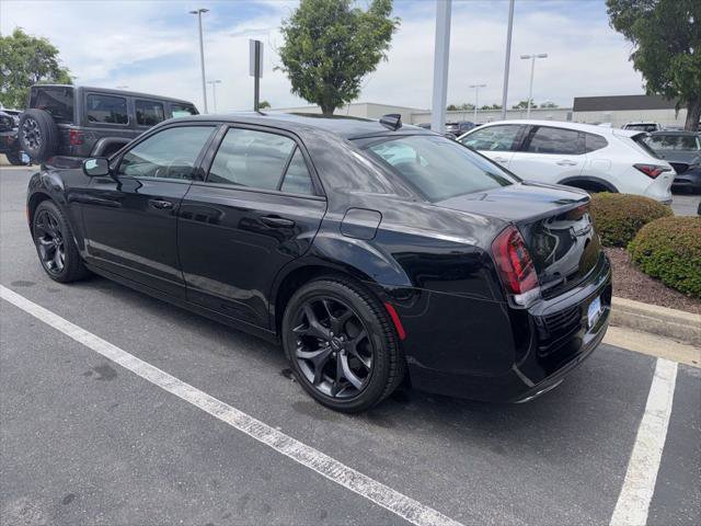 Certified 2023 Chrysler 300 Touring w/ Sport Appearance Package RWD image 4