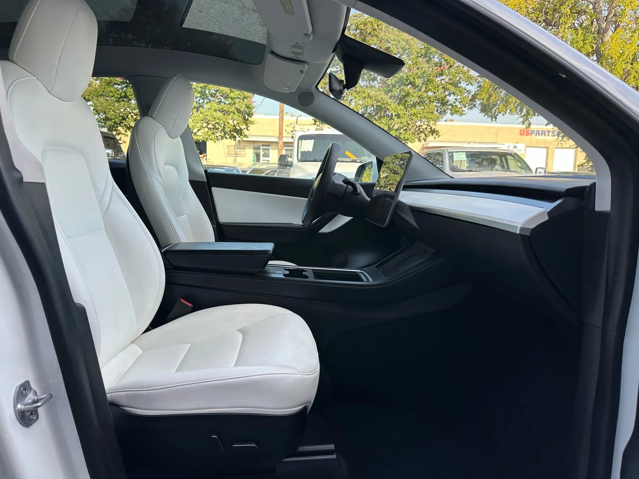 Used 2021 Tesla Model Y Long Range image 25