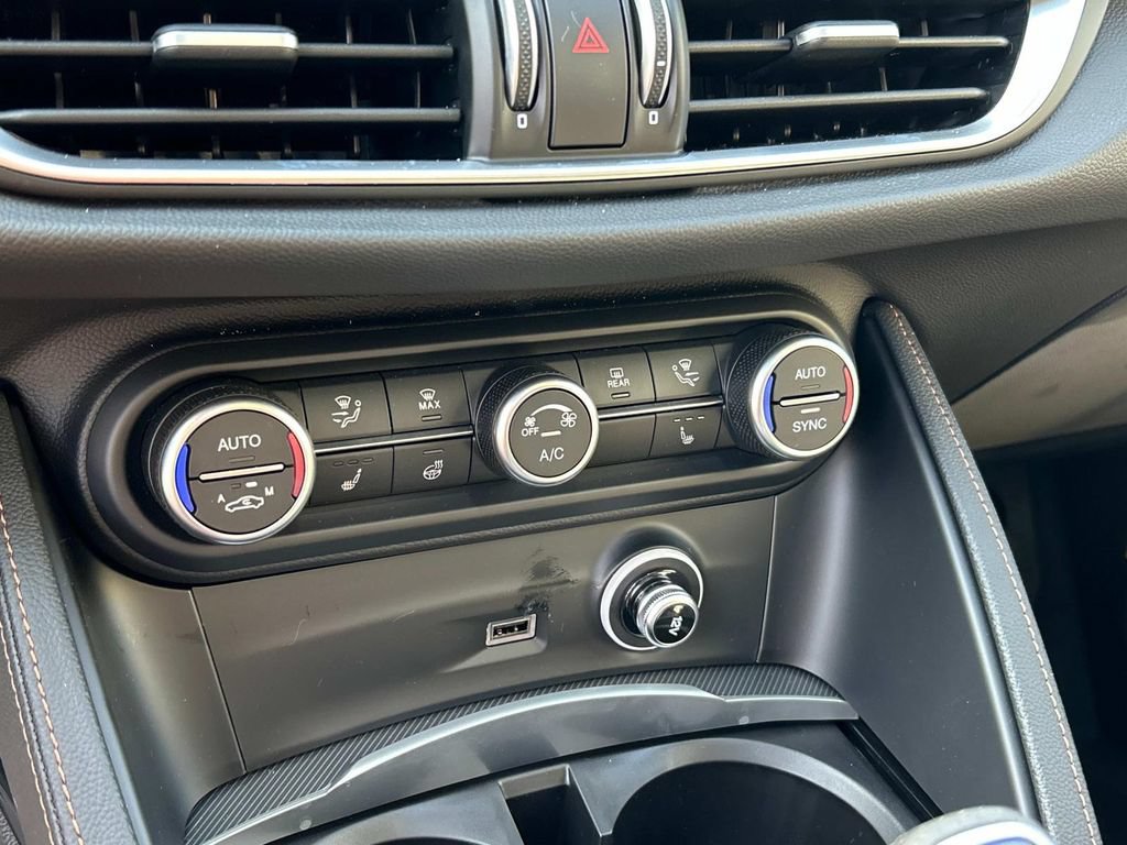 New 2025 Alfa Romeo Stelvio Sprint AWD/4WD image 24