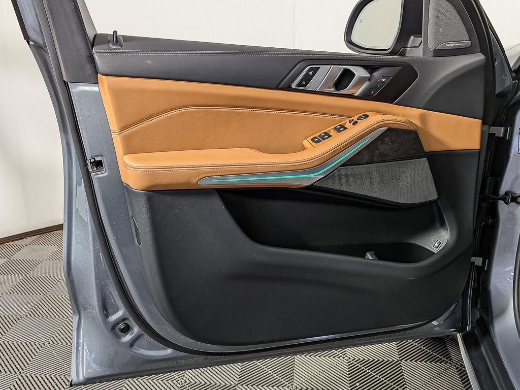 Used 2025 BMW X5 xDrive50e w/ Premium Package image 13