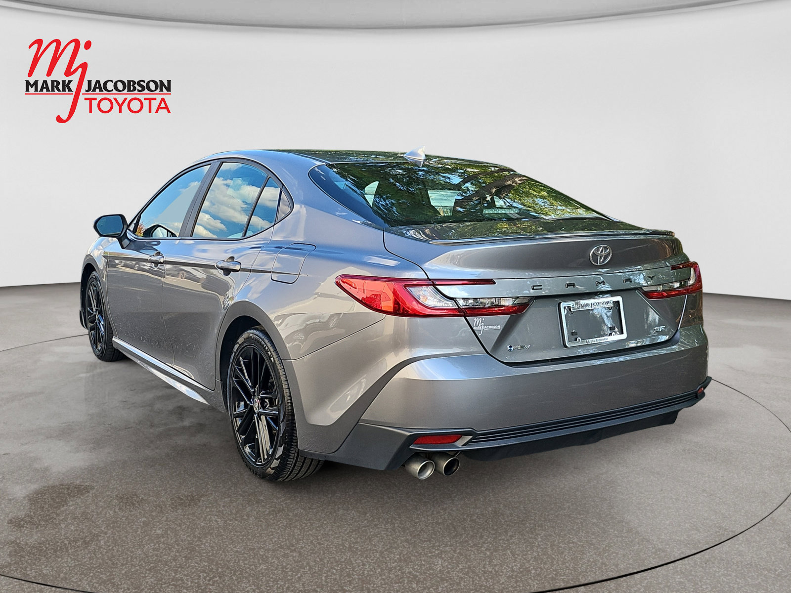 Used 2025 Toyota Camry SE FWD image 14
