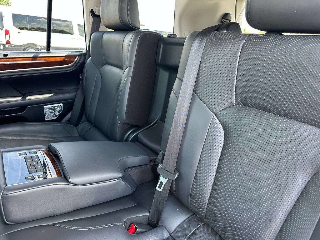 Used 2020 Lexus LX 570 4WD w/ Luxury Package image 31