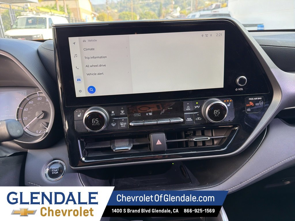 Used 2023 Toyota Highlander XLE image 9