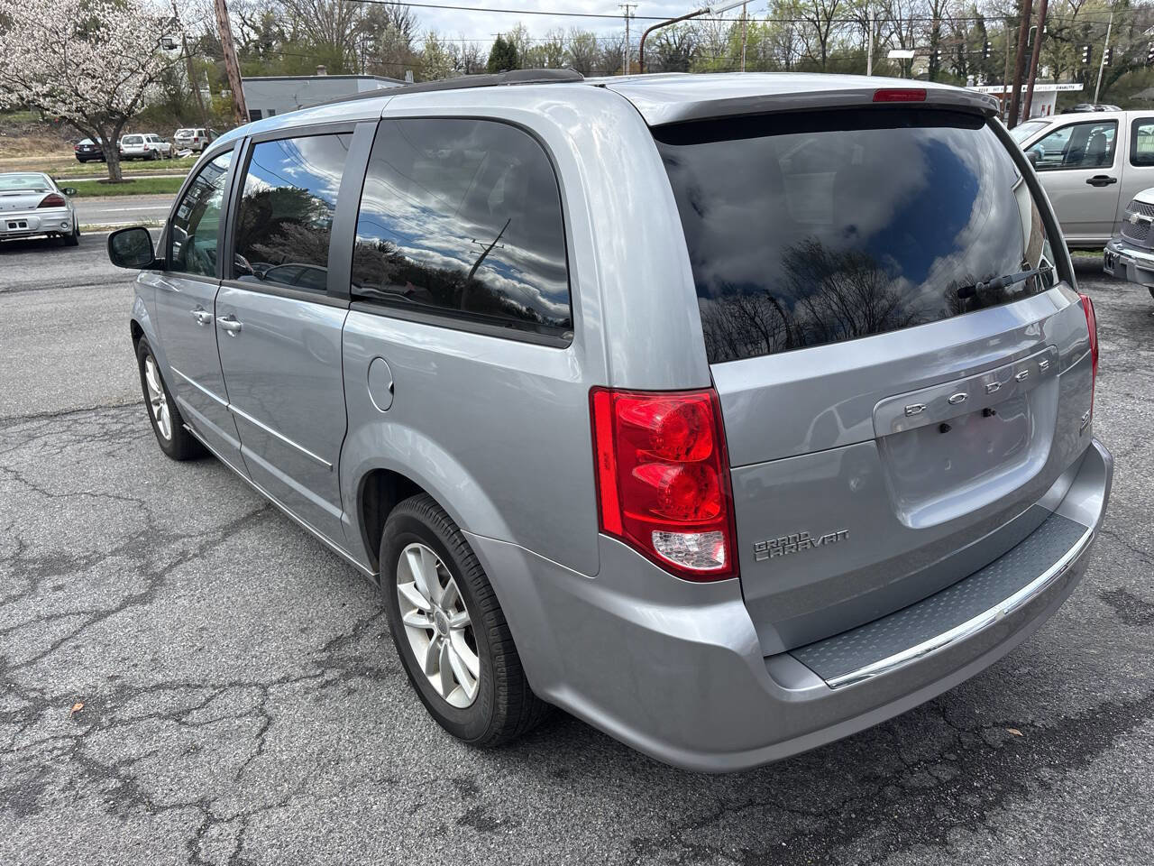 Used 2014 Dodge Grand Caravan SXT image 12