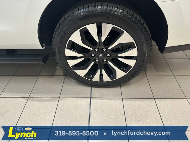 Used 2025 Ford Expedition Platinum w/ Driver's Package AWD/4WD image 35