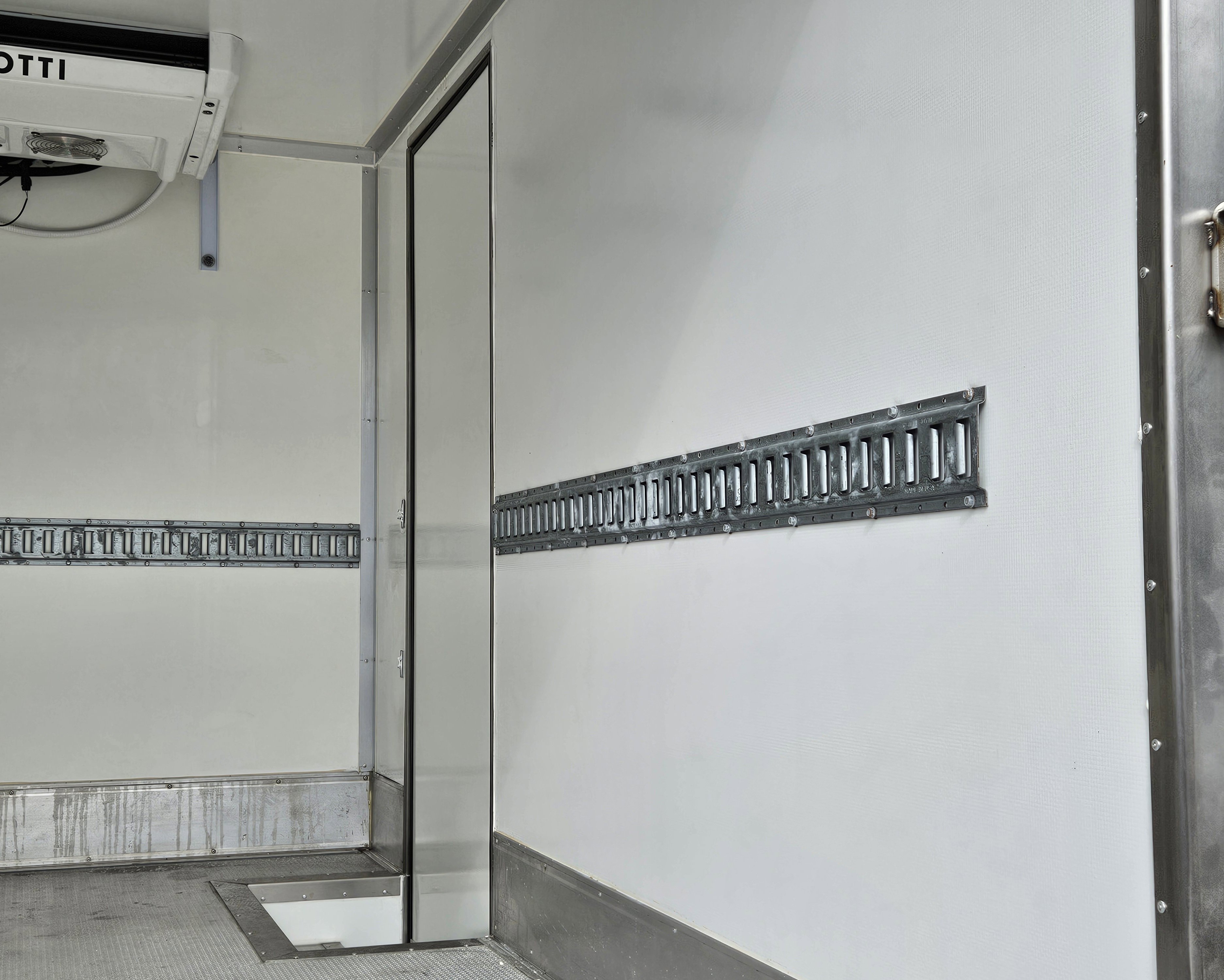 Used 2023 Mercedes-Benz Sprinter 3500 image 32