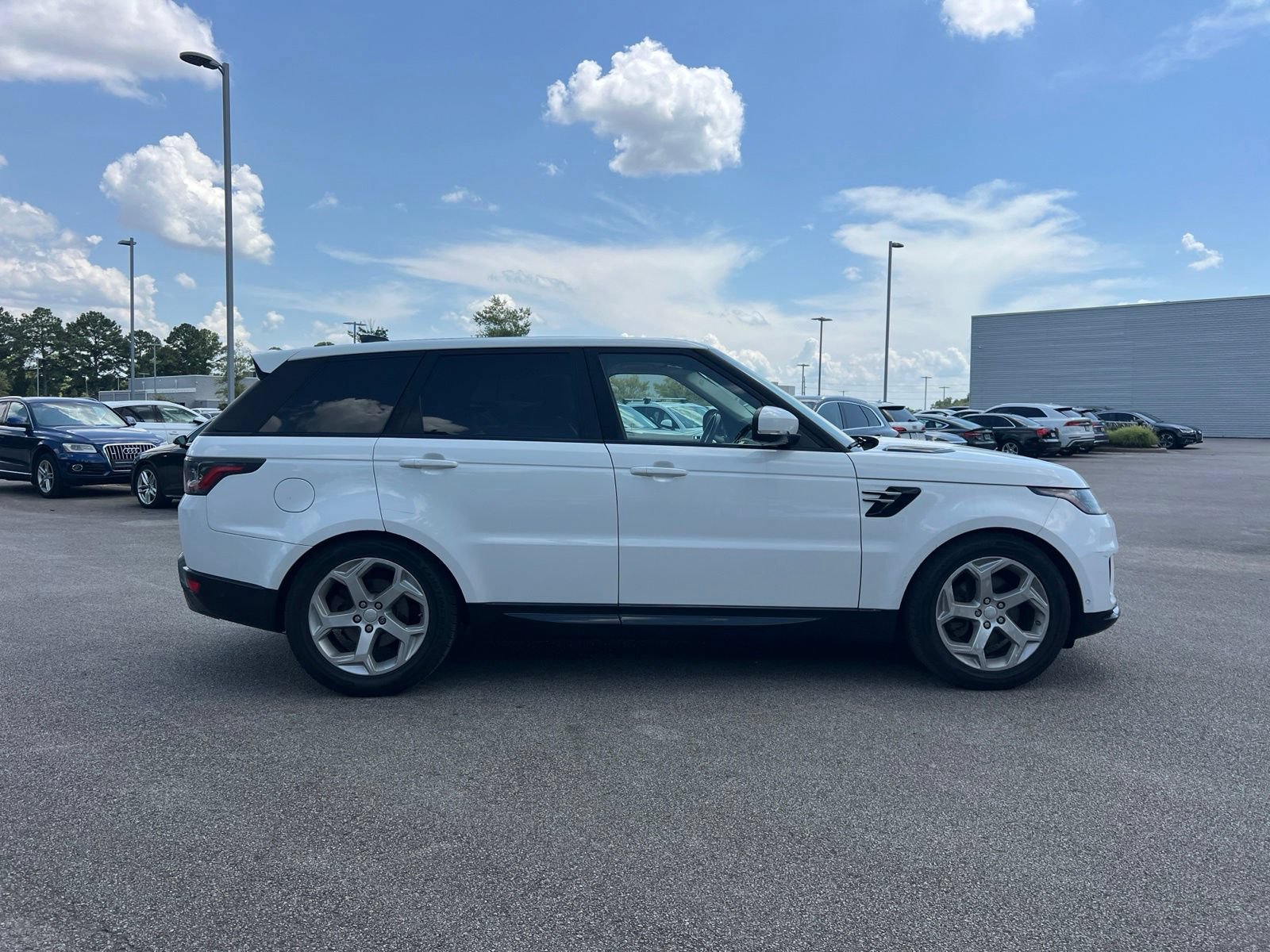 Used 2018 Land Rover Range Rover Sport HSE AWD/4WD image 4