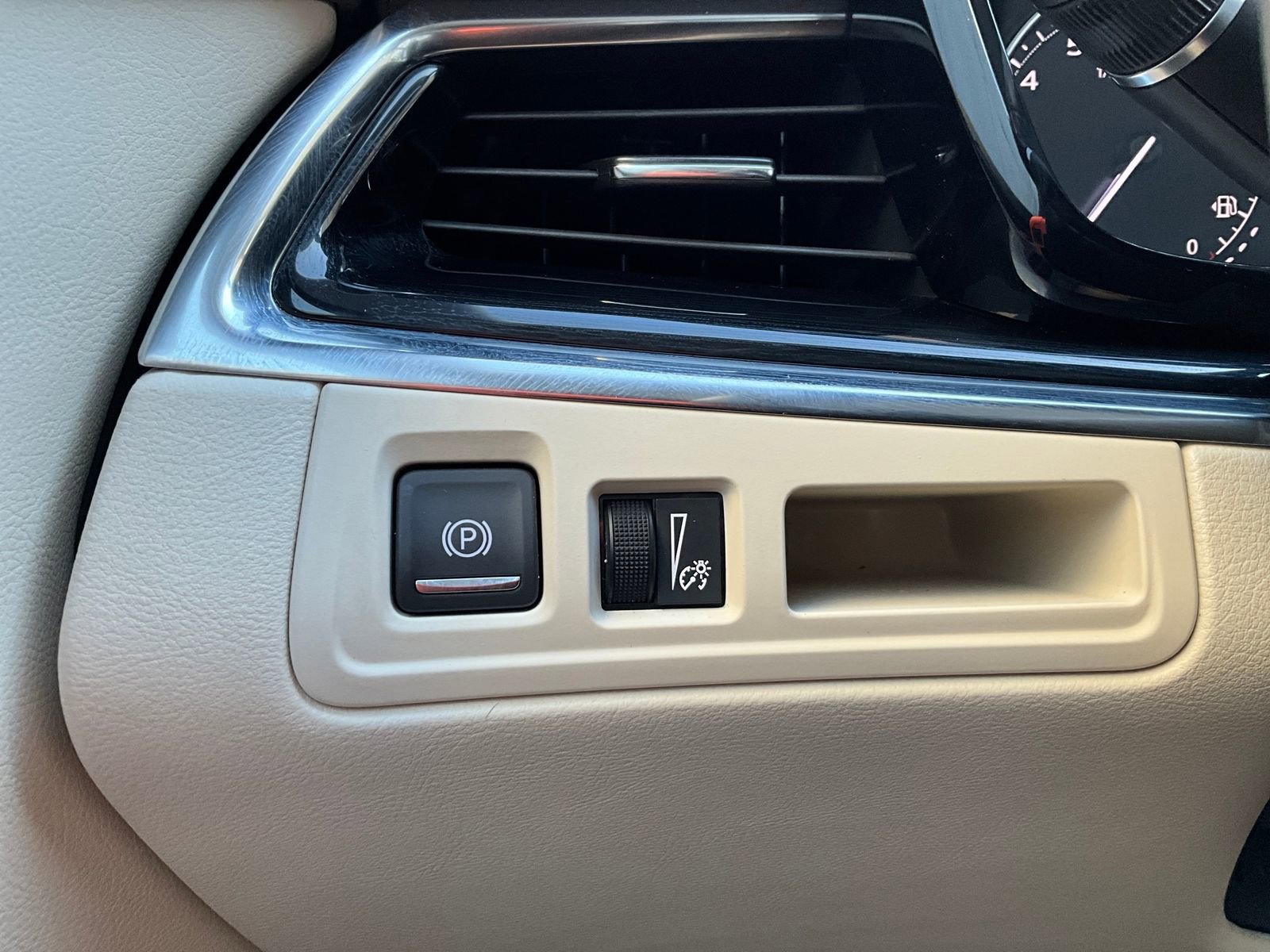 Certified 2021 Cadillac XT6 Premium Luxury image 25