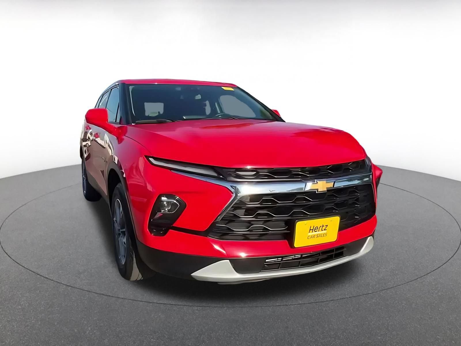 Used 2025 Chevrolet Blazer LT FWD image 3