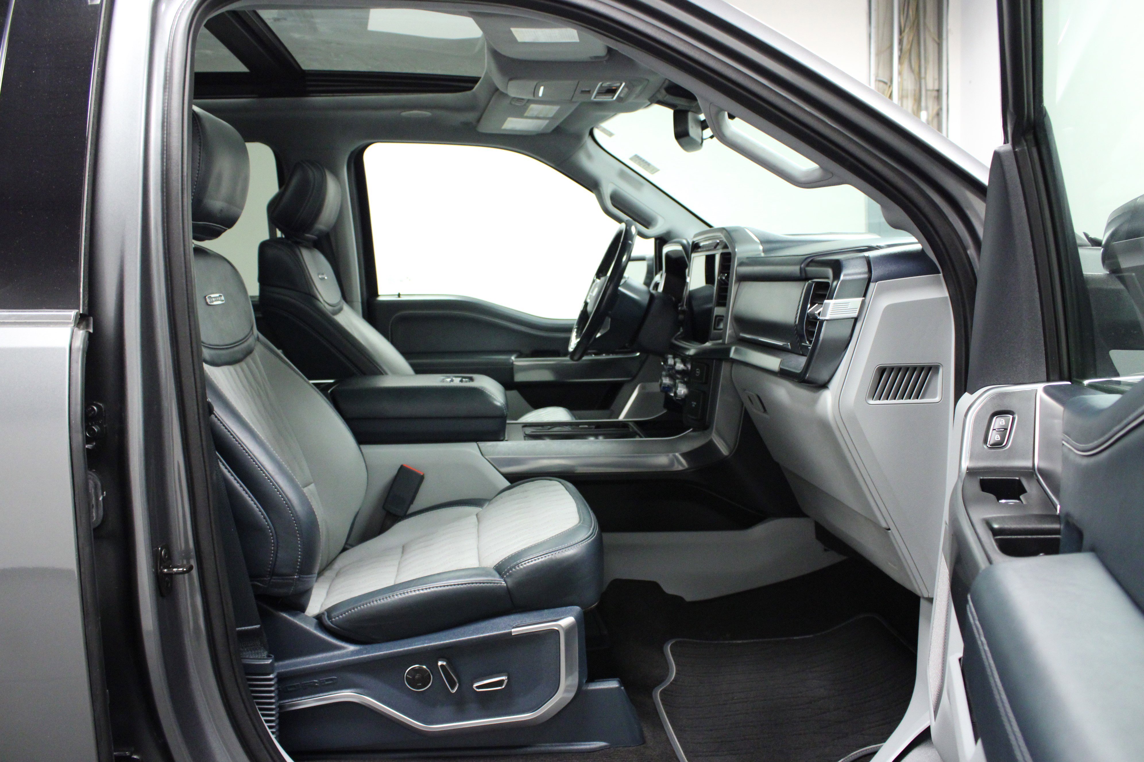 Used 2021 Ford F150 Limited image 16