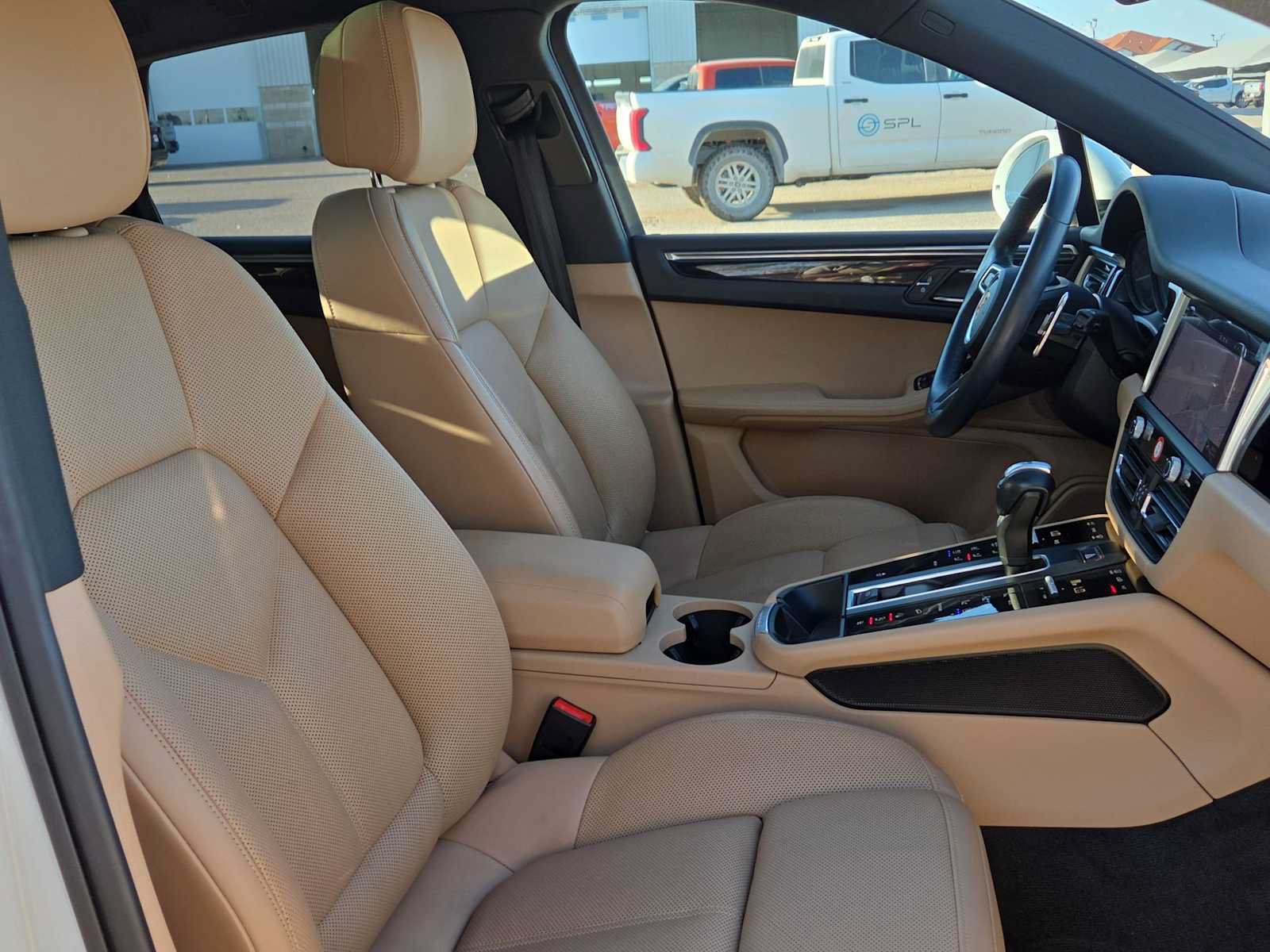 Used 2022 Porsche Macan AWD/4WD image 18