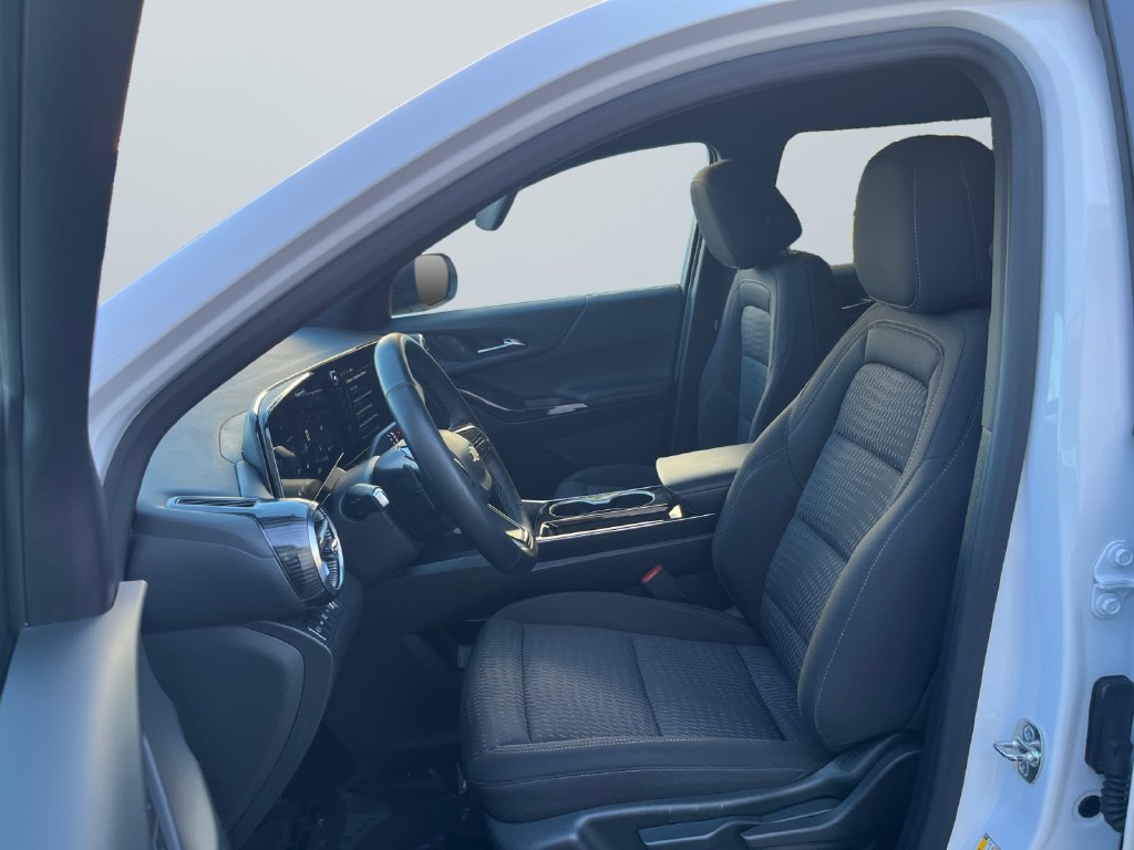 Used 2025 Chevrolet Equinox LT AWD/4WD image 9