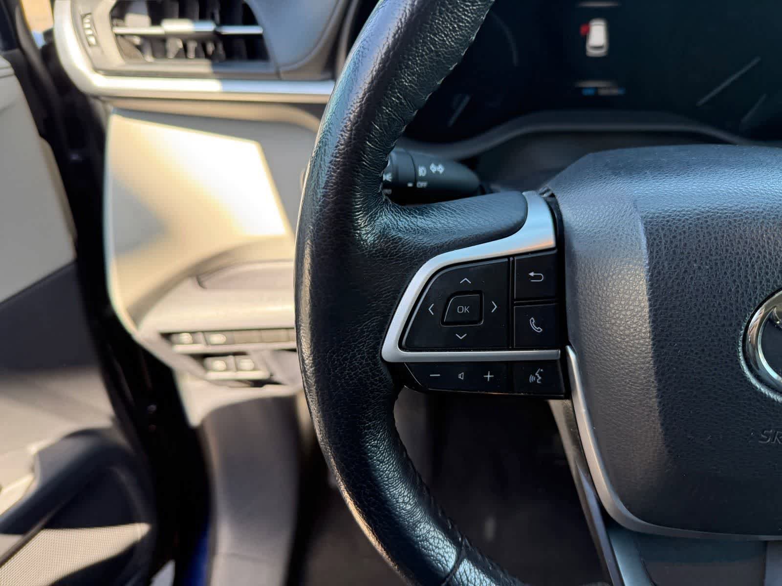 Used 2024 Toyota Sienna XLE FWD image 16