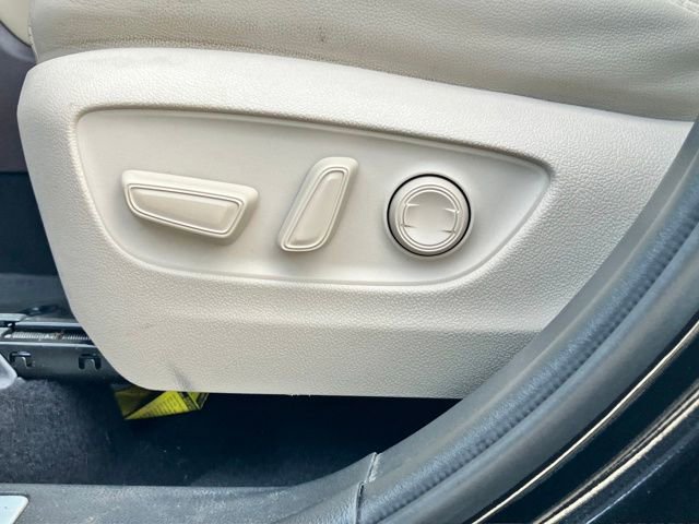 Used 2020 Toyota Highlander Limited image 11