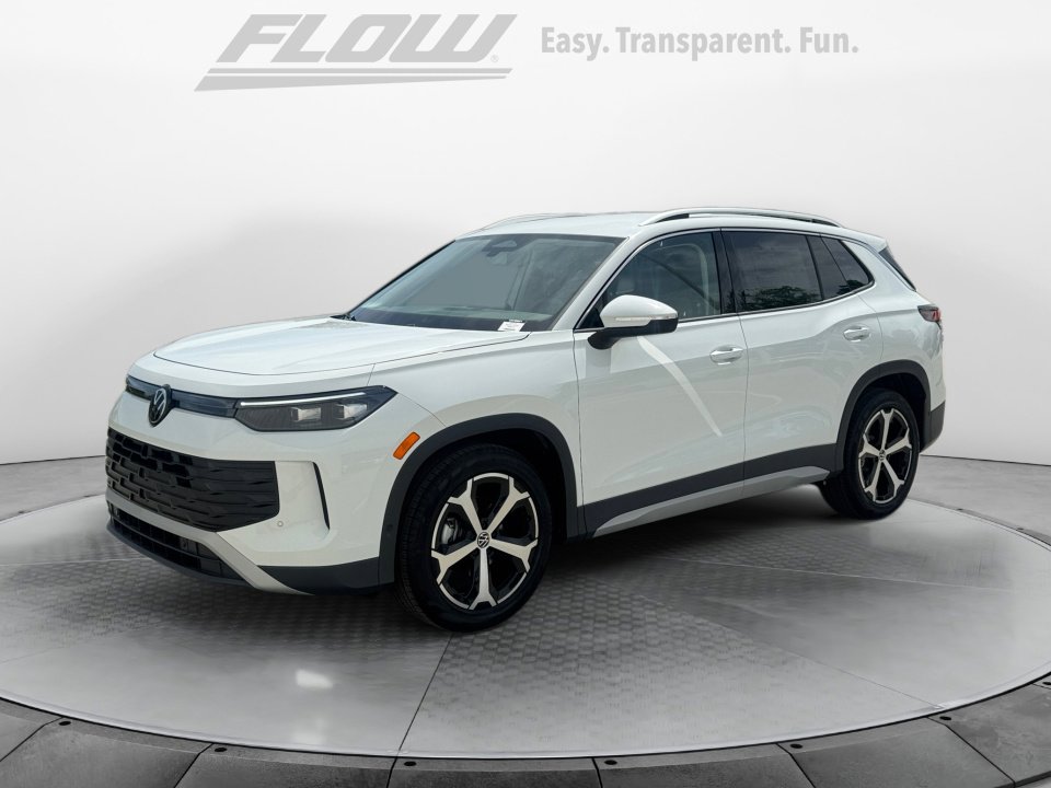 New 2026 Volkswagen Tiguan SE FWD image 3