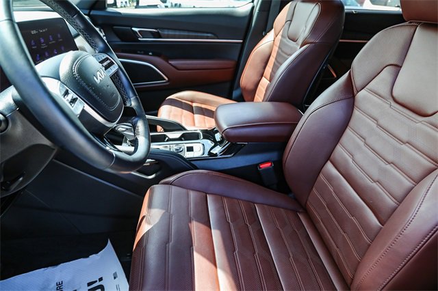 Used 2024 Kia Telluride SX Prestige w/ Towing Package image 16