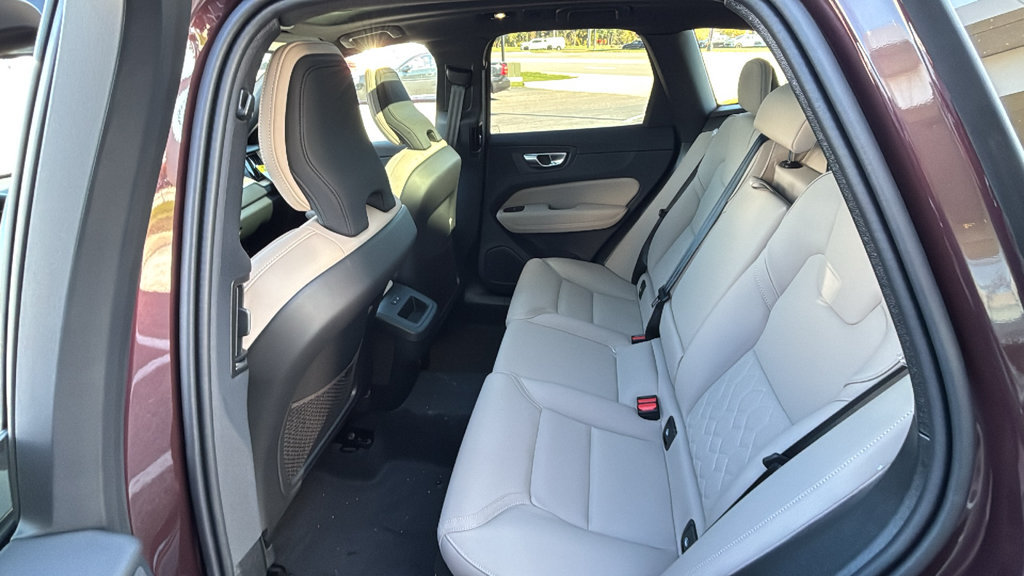 New 2027 Volvo XC60 B5 Plus AWD/4WD image 10