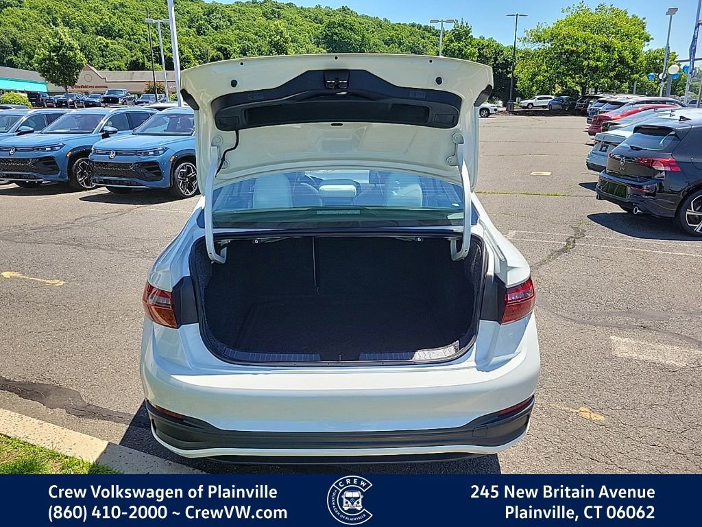 Certified 2024 Volkswagen Jetta SE w/ Panoramic Sunroof Package FWD image 54