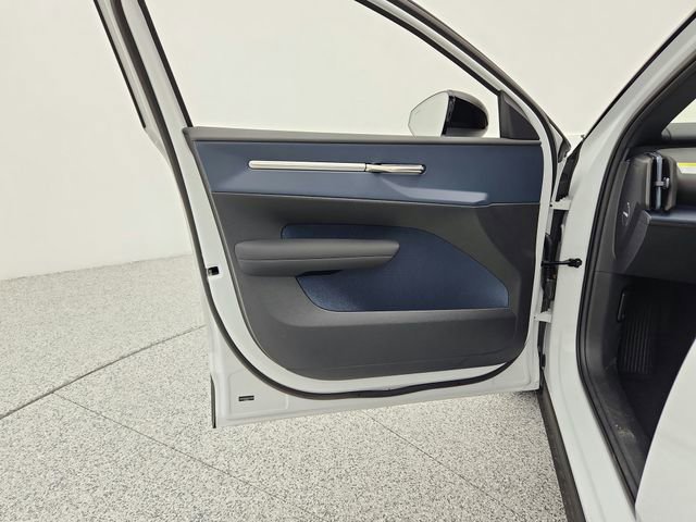 Certified 2025 Volvo EX30 Plus w/ Protection Package Premier image 27