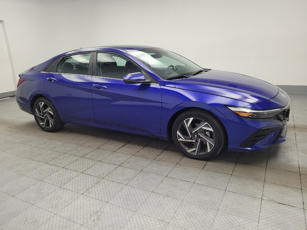 Used 2025 Hyundai Elantra Limited FWD image 11