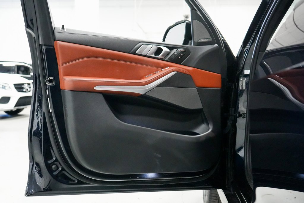 Used 2022 BMW X7 M50i w/ Dynamic Handling Package image 27