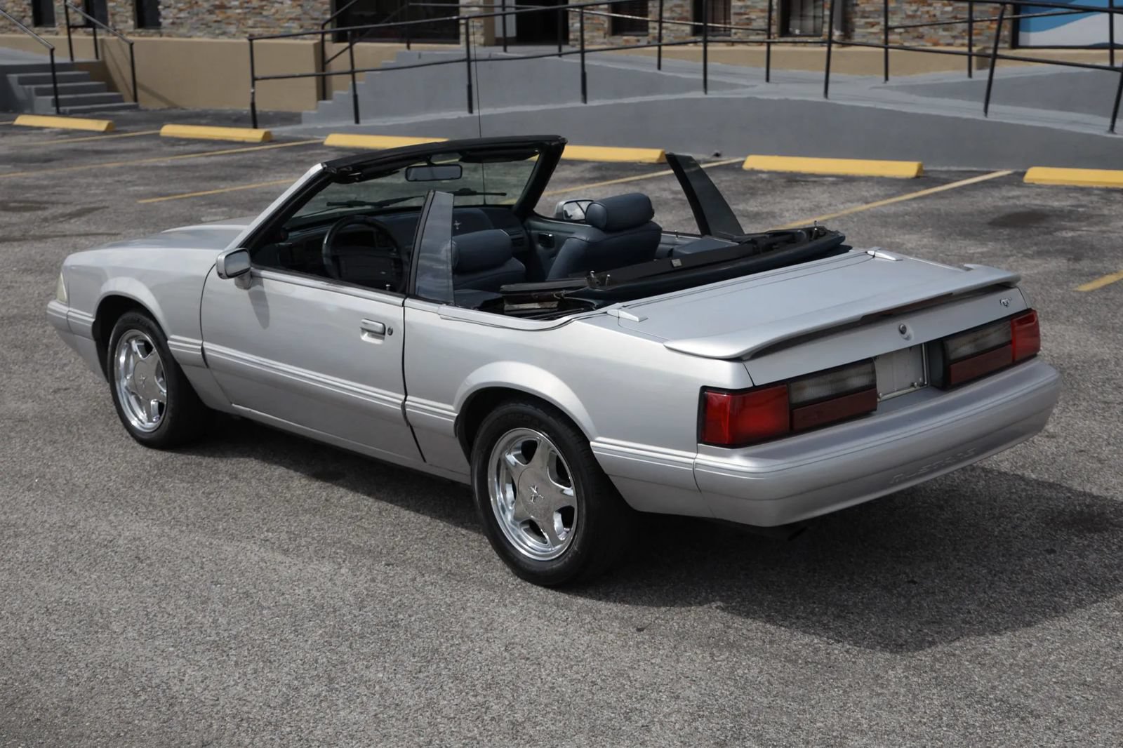 Used 1992 Ford Mustang LX RWD image 3