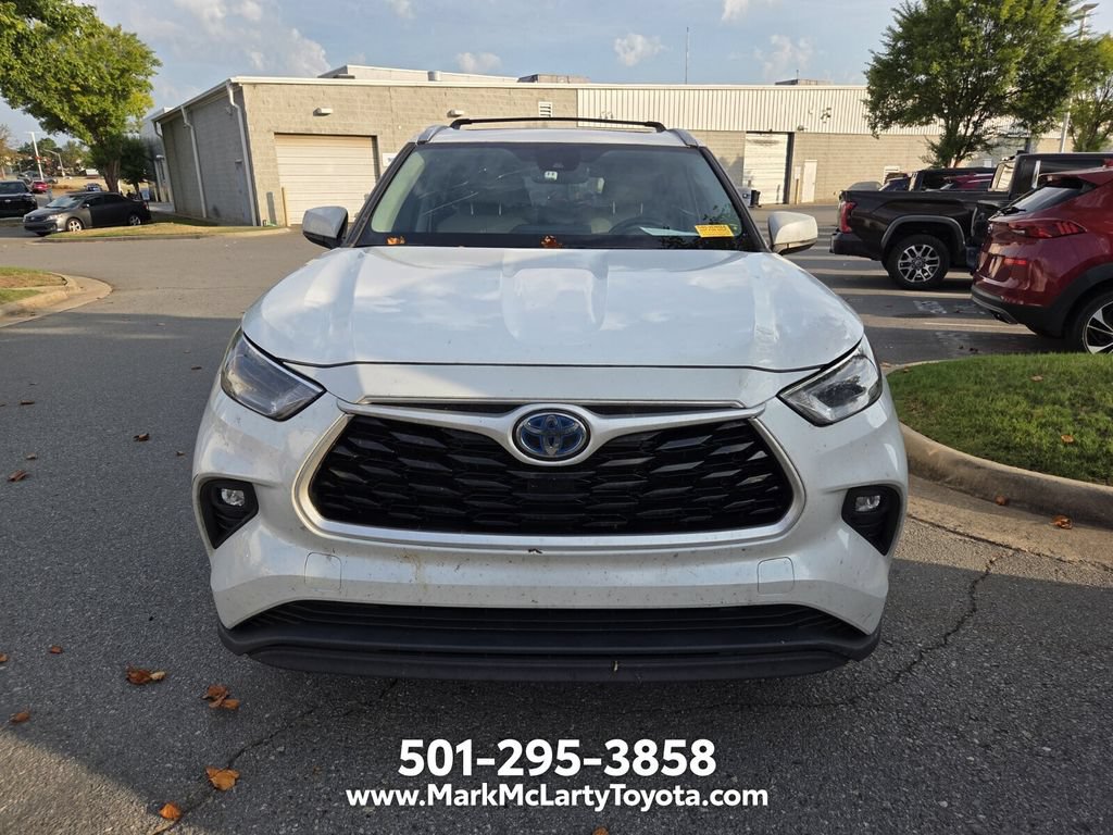 Used 2023 Toyota Highlander XLE FWD image 2