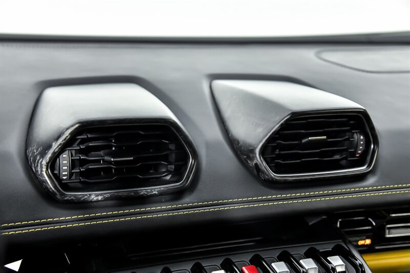 Used 2021 Lamborghini Huracan EVO RWD image 32