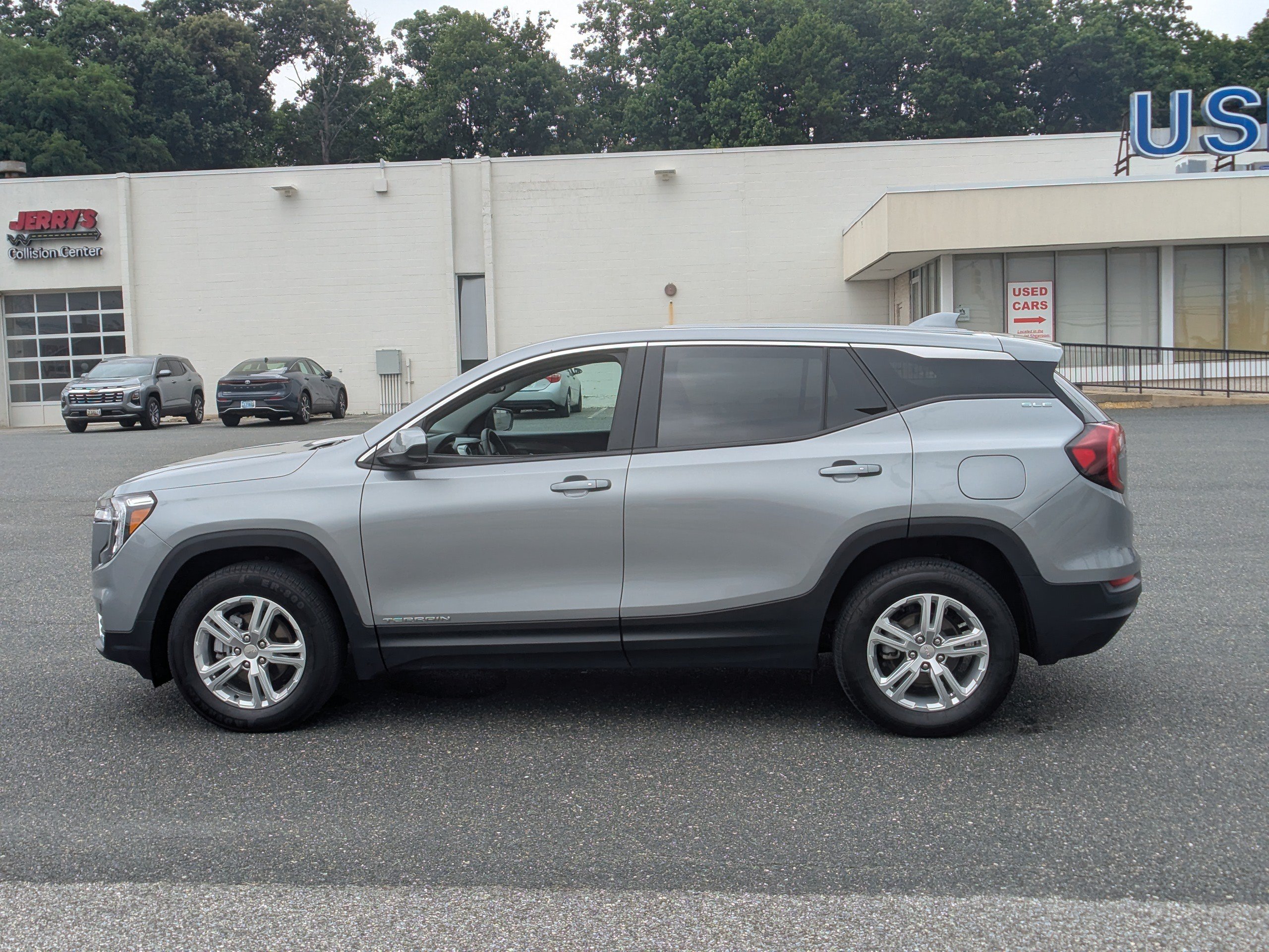 Used 2024 GMC Terrain SLE AWD/4WD image 5