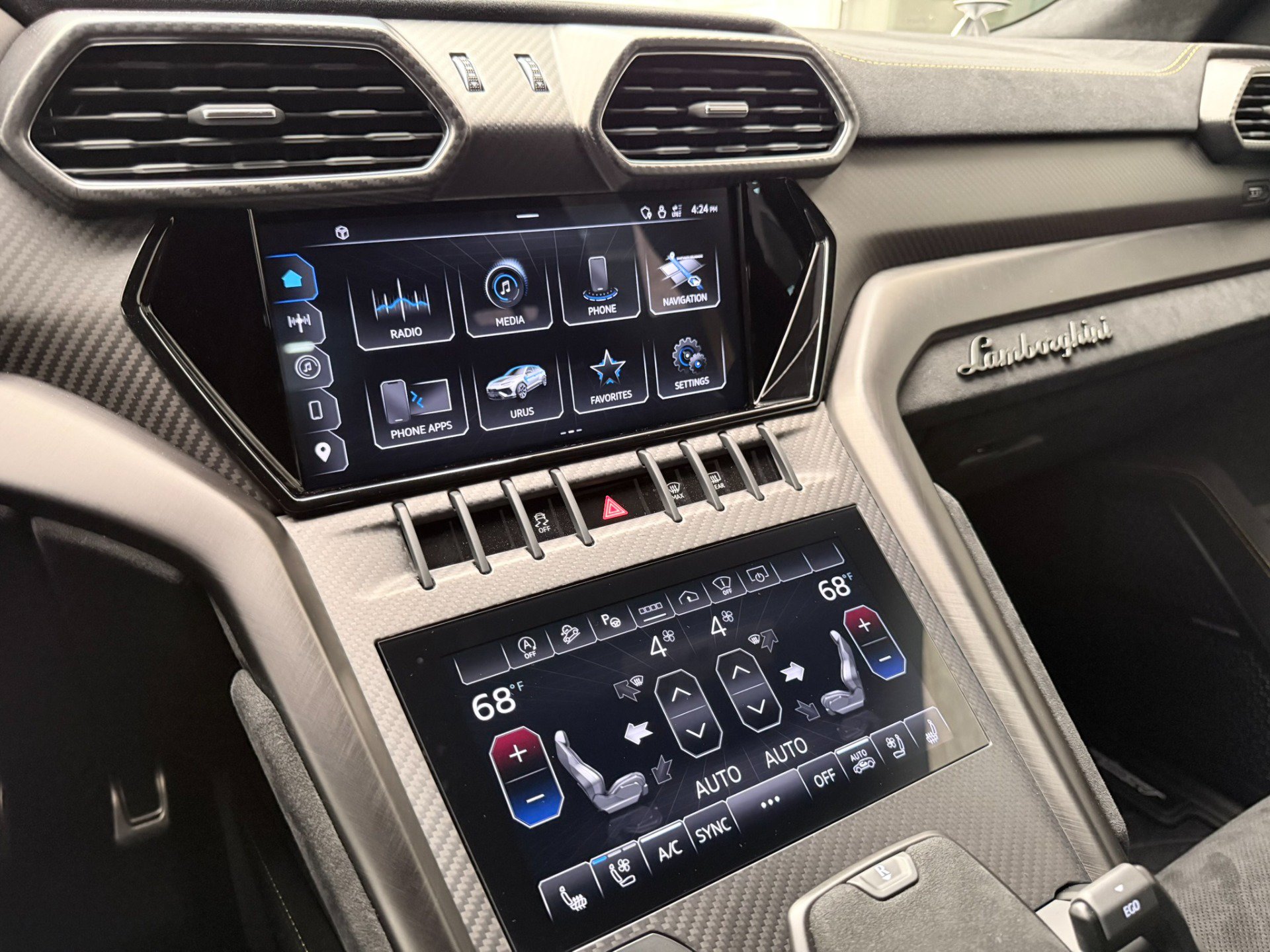 Used 2023 Lamborghini Urus Performante AWD/4WD image 25