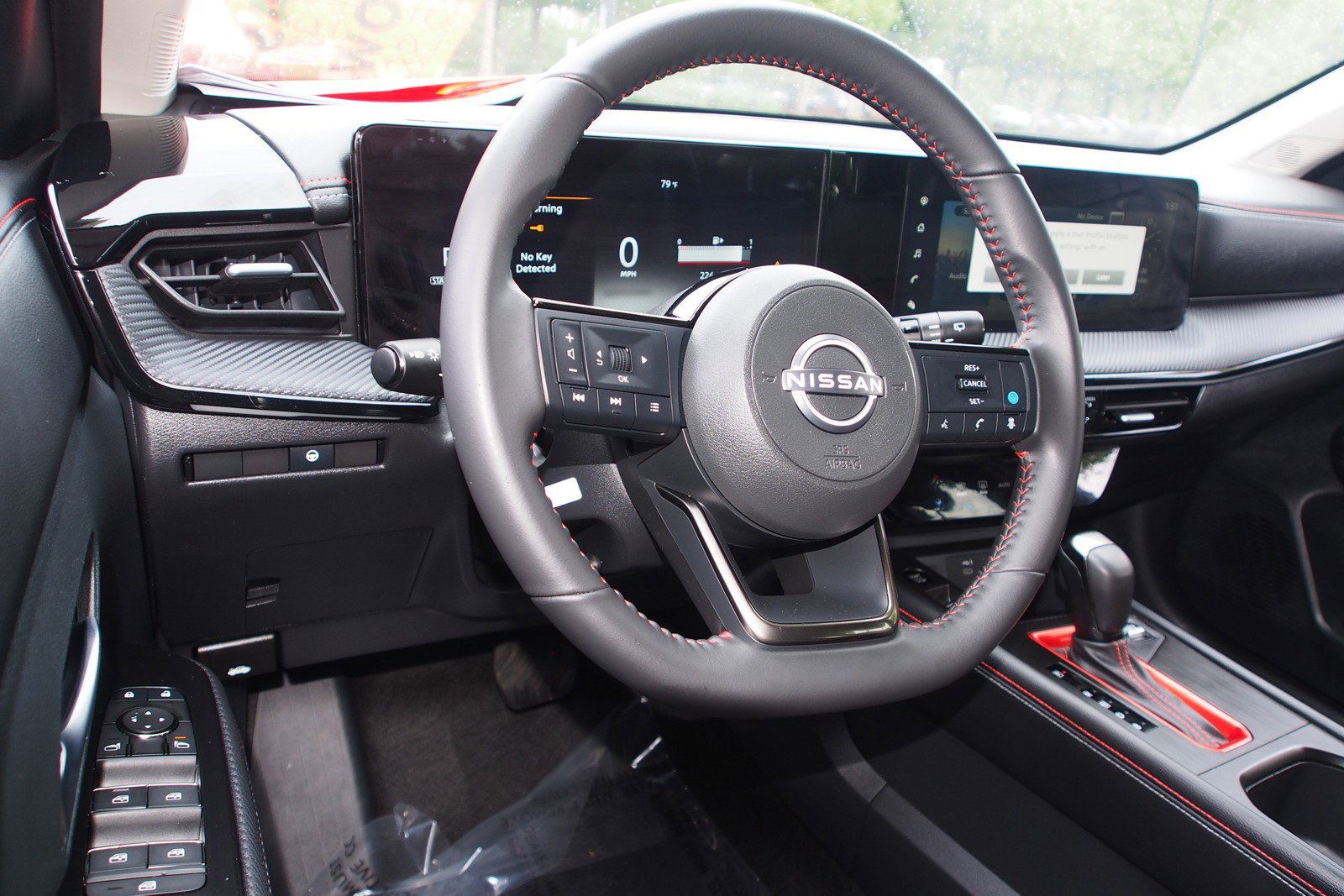 Used 2025 Nissan Kicks SR AWD/4WD image 16