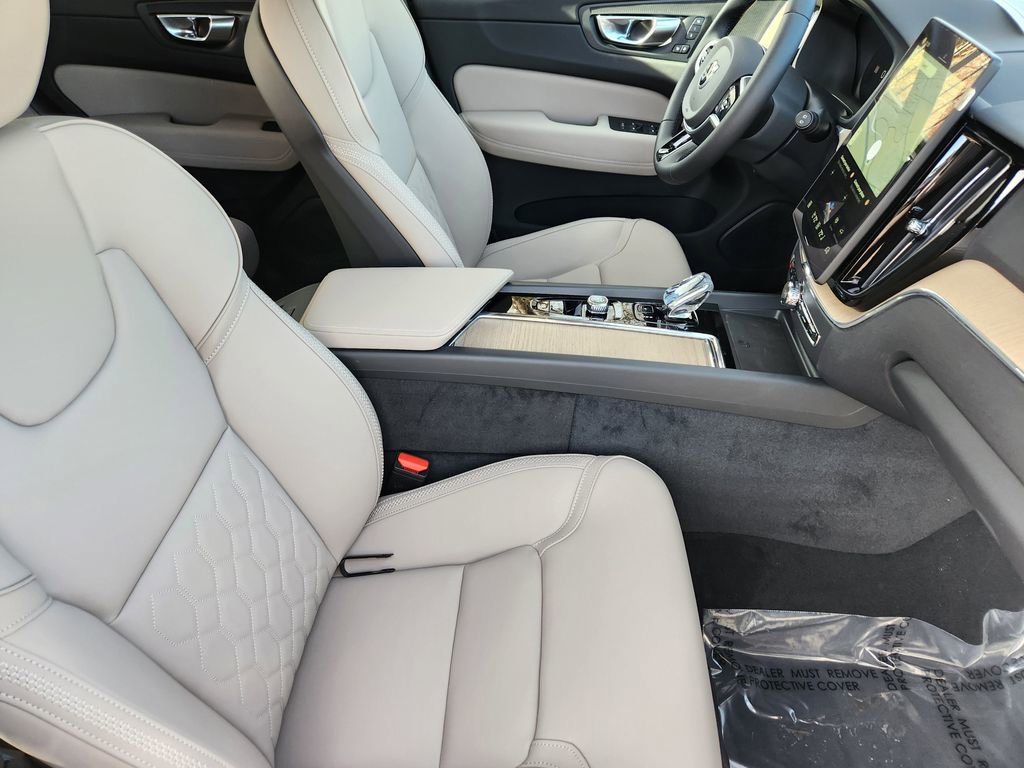 New 2026 Volvo XC60 T8 Plus w/ Protection Package Premier image 4