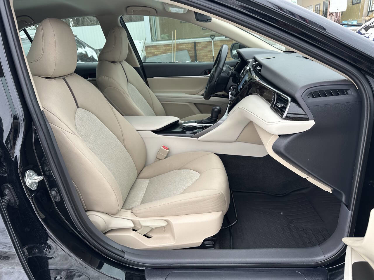 Used 2020 Toyota Camry LE image 40